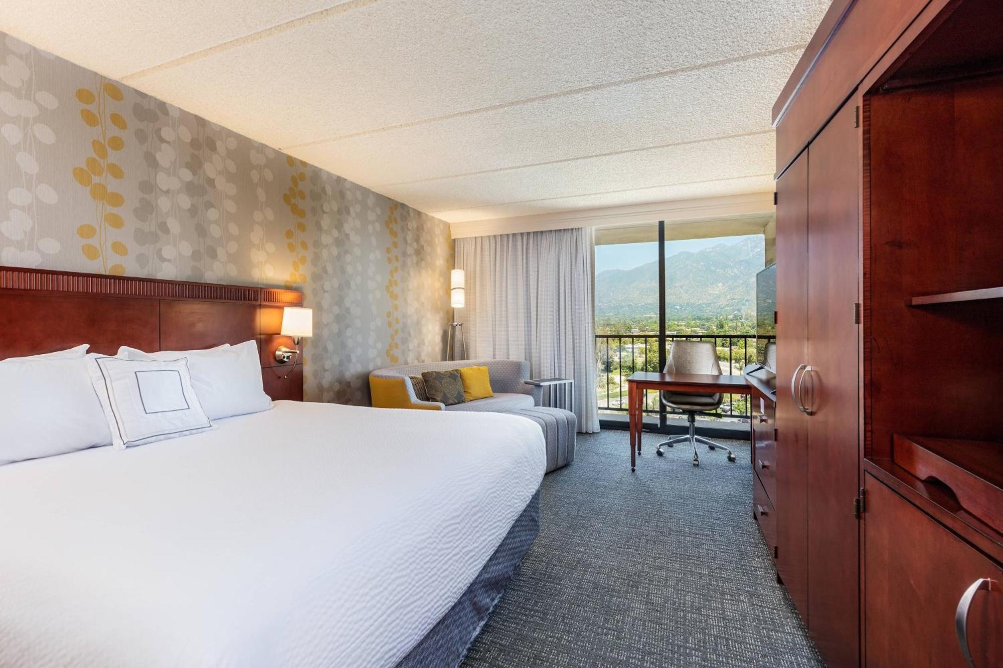 Courtyard By Marriott Los Angeles Pasadena/Monrovia Bagian luar foto