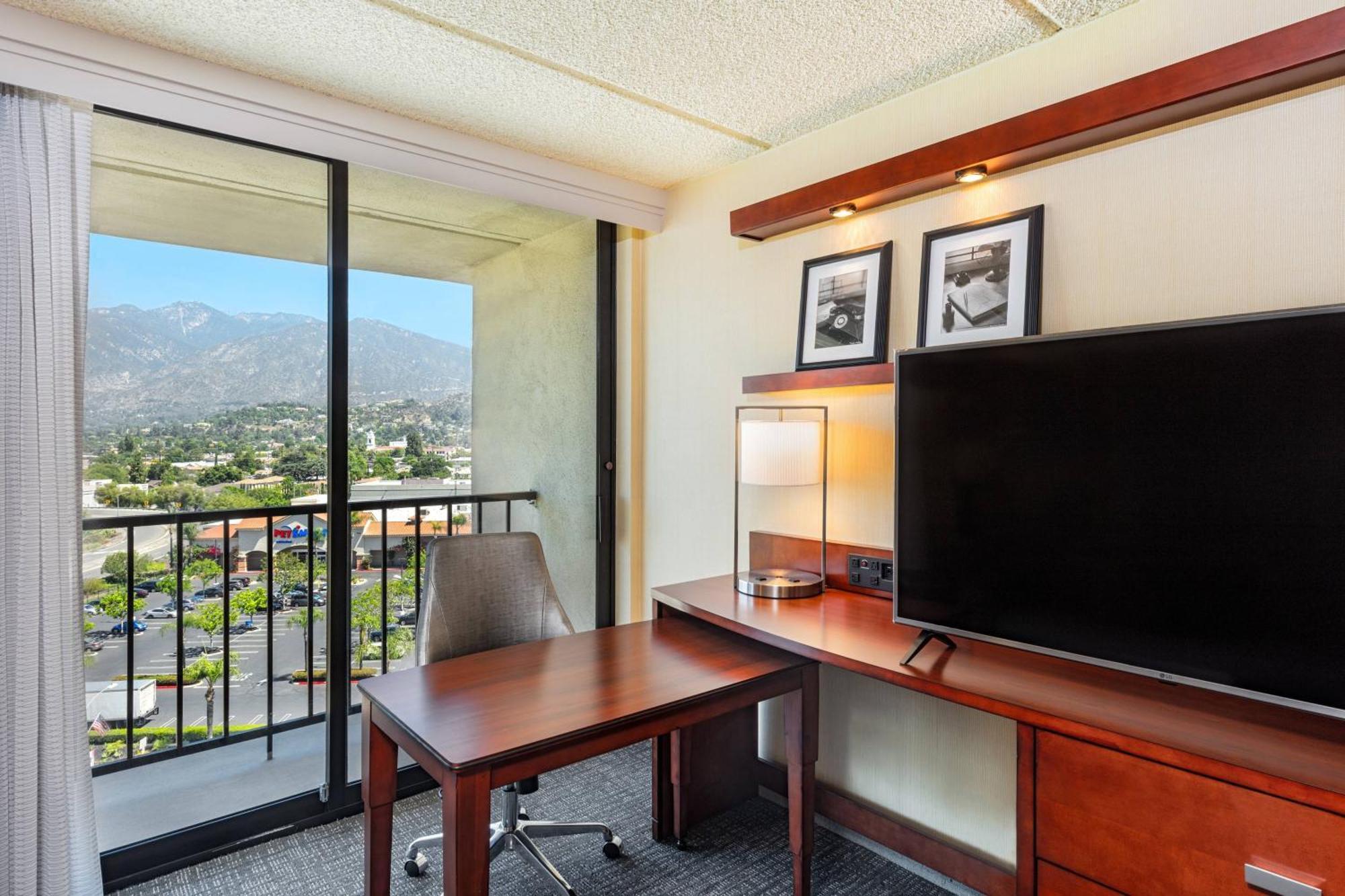 Courtyard By Marriott Los Angeles Pasadena/Monrovia Bagian luar foto